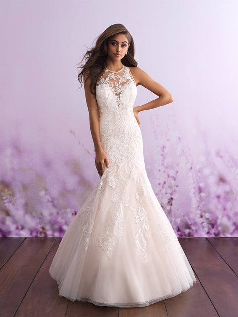 Elegant mermaid wedding dress with intricate lace detailing, featuring a halter neckline and a romantic tulle skirt. Perfect for the bride seeking a blend of sophistication and timeless beauty.