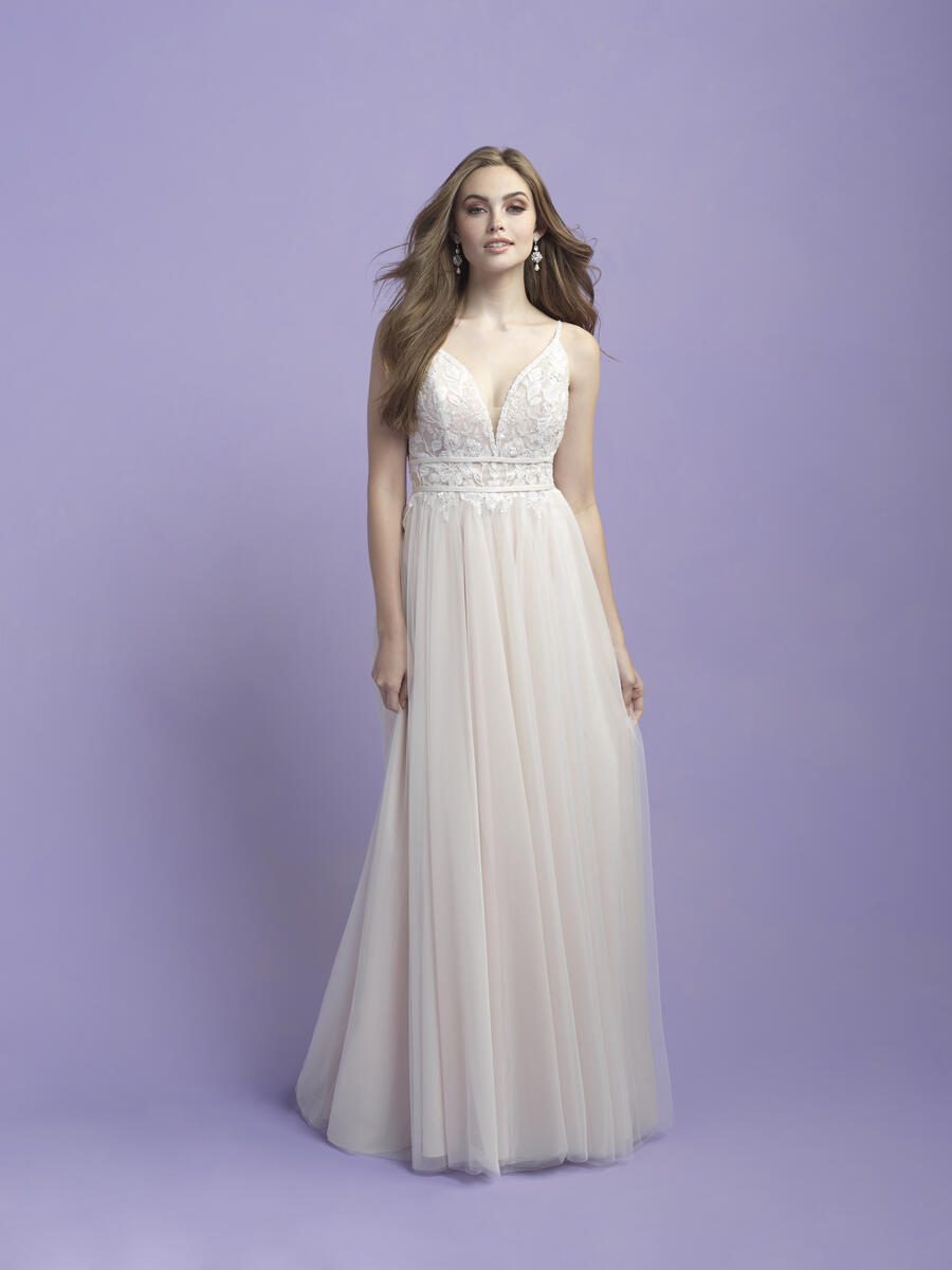 Chic A-line wedding dress with a plunging V-neck, lace bodice, and soft tulle skirt, creating an effortlessly romantic bridal style.